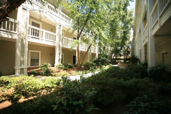 Charleston Court, Atlanta - (see pics & AVAIL)