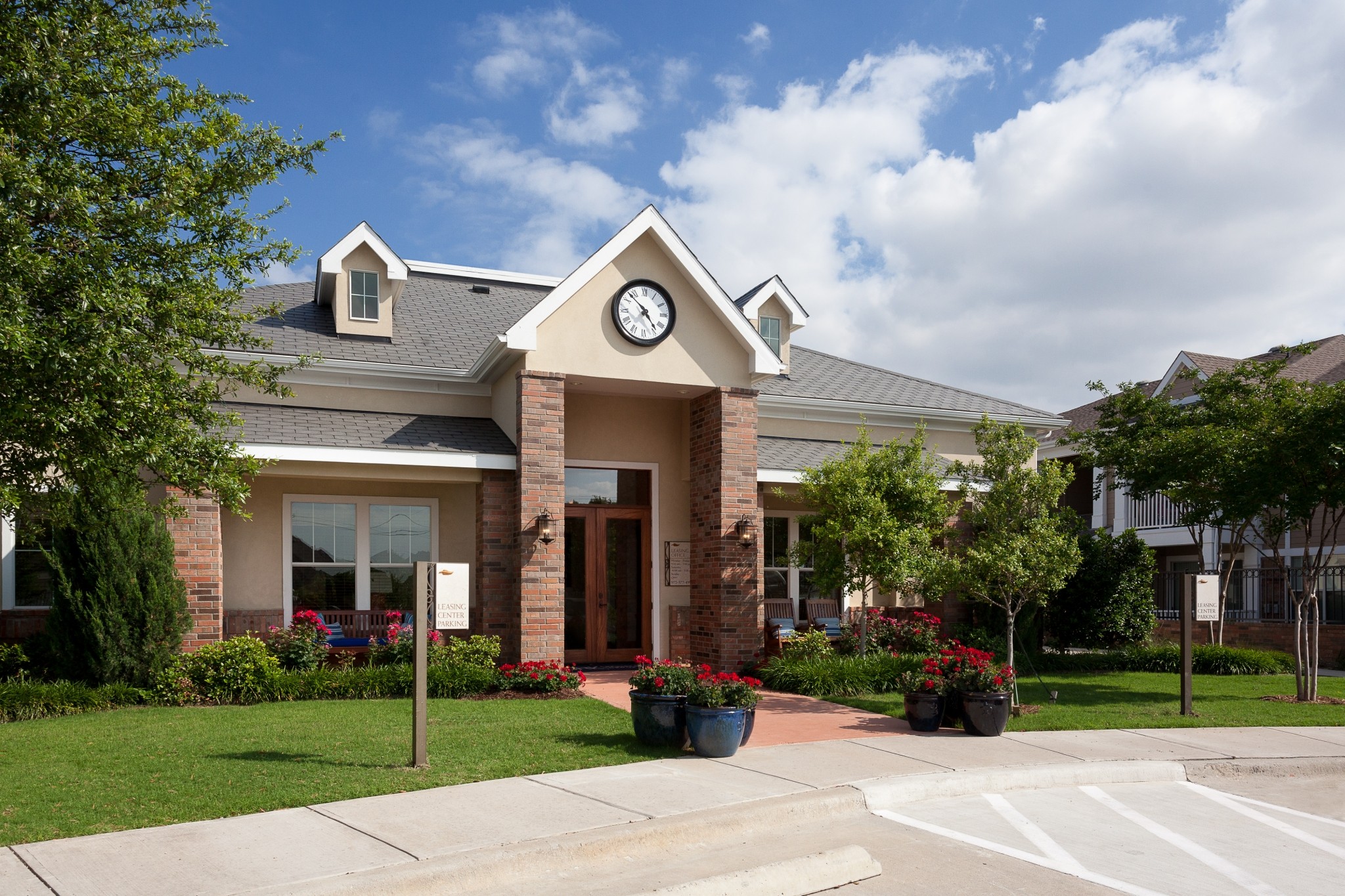 Kia Ora Luxury Apartments, Plano - (see pics & AVAIL)