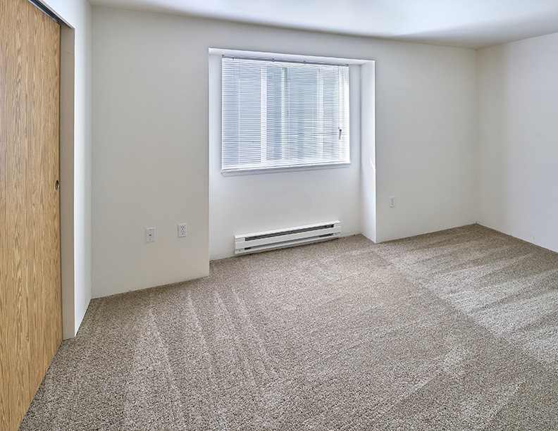 Atlas Apartments, Port Orchard - (see pics & AVAIL)