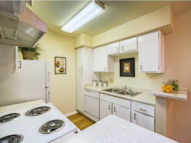 Beamer Place, Houston - (see pics & AVAIL)