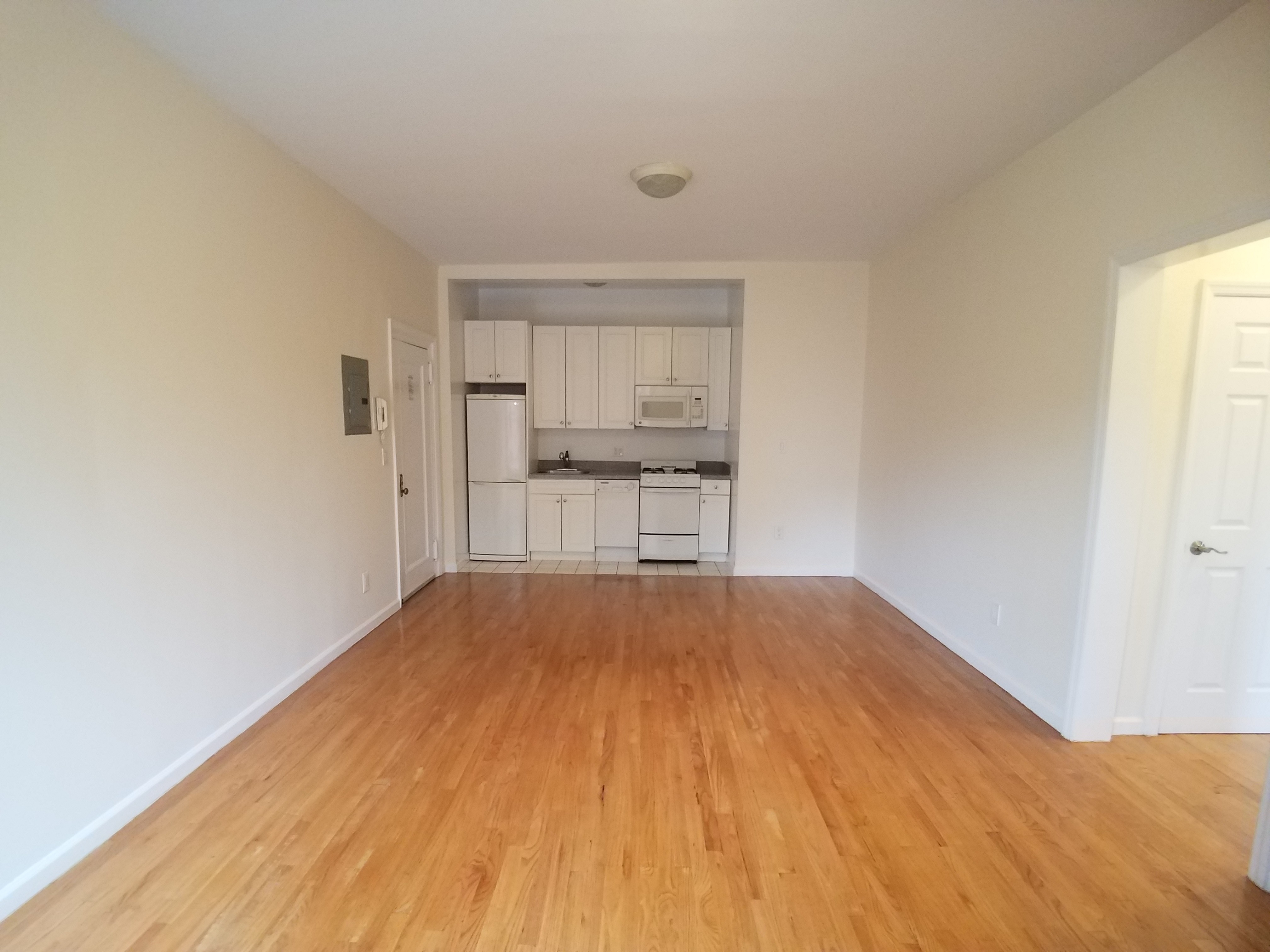 What will 3,500 rent you in Lincoln Square, right now?