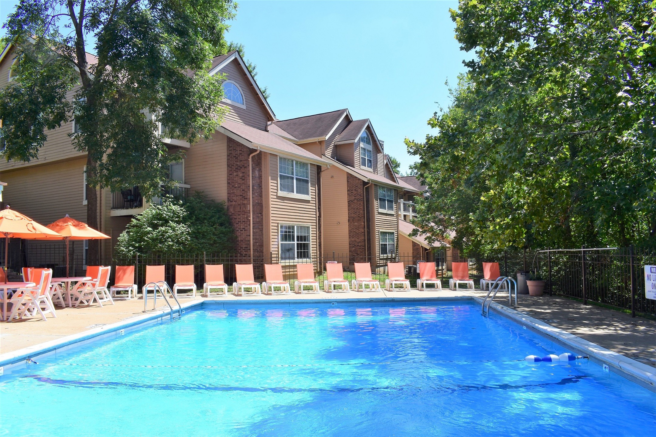 Hunter's Ridge Apartments, Oakville - (see pics & AVAIL)