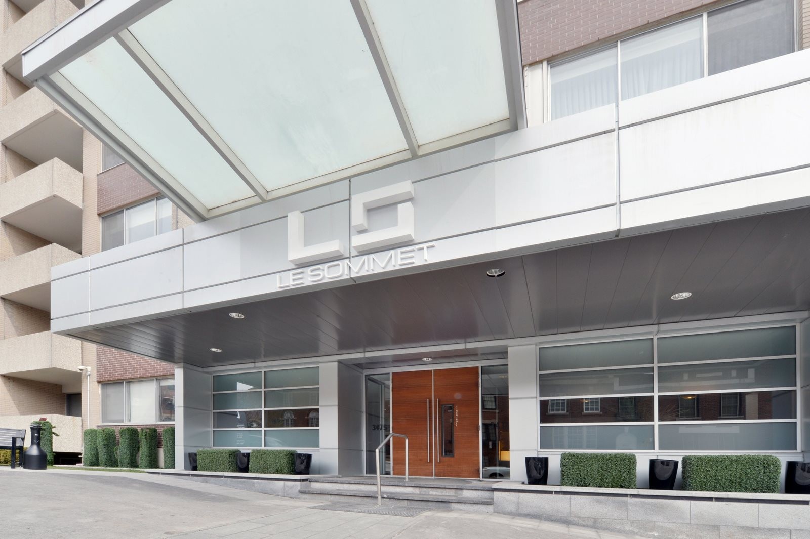 Le Sommet Apartments for Rent 3475 Rue de la Montagne, Montréal, QC