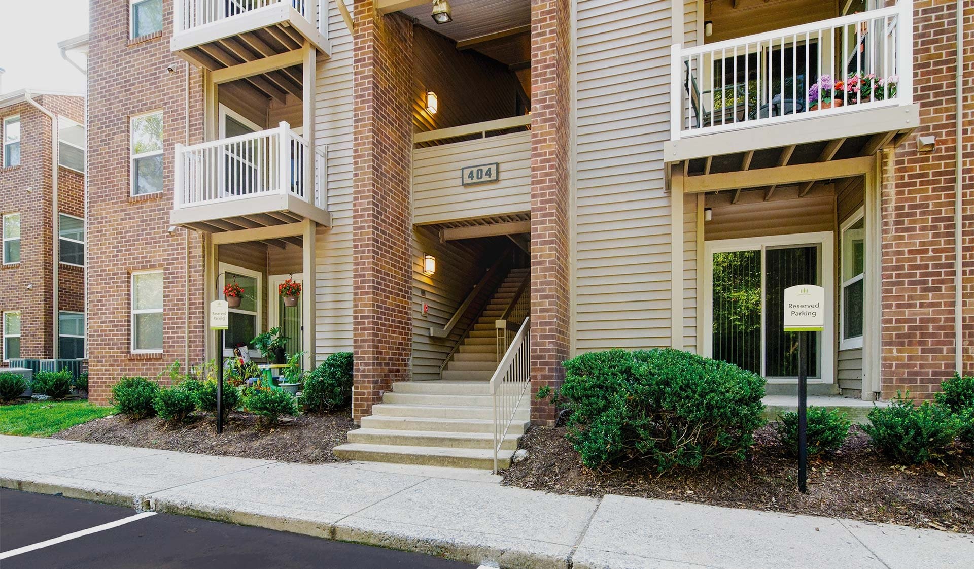 Hunt Club Apartments, Gaithersburg (see pics & AVAIL)