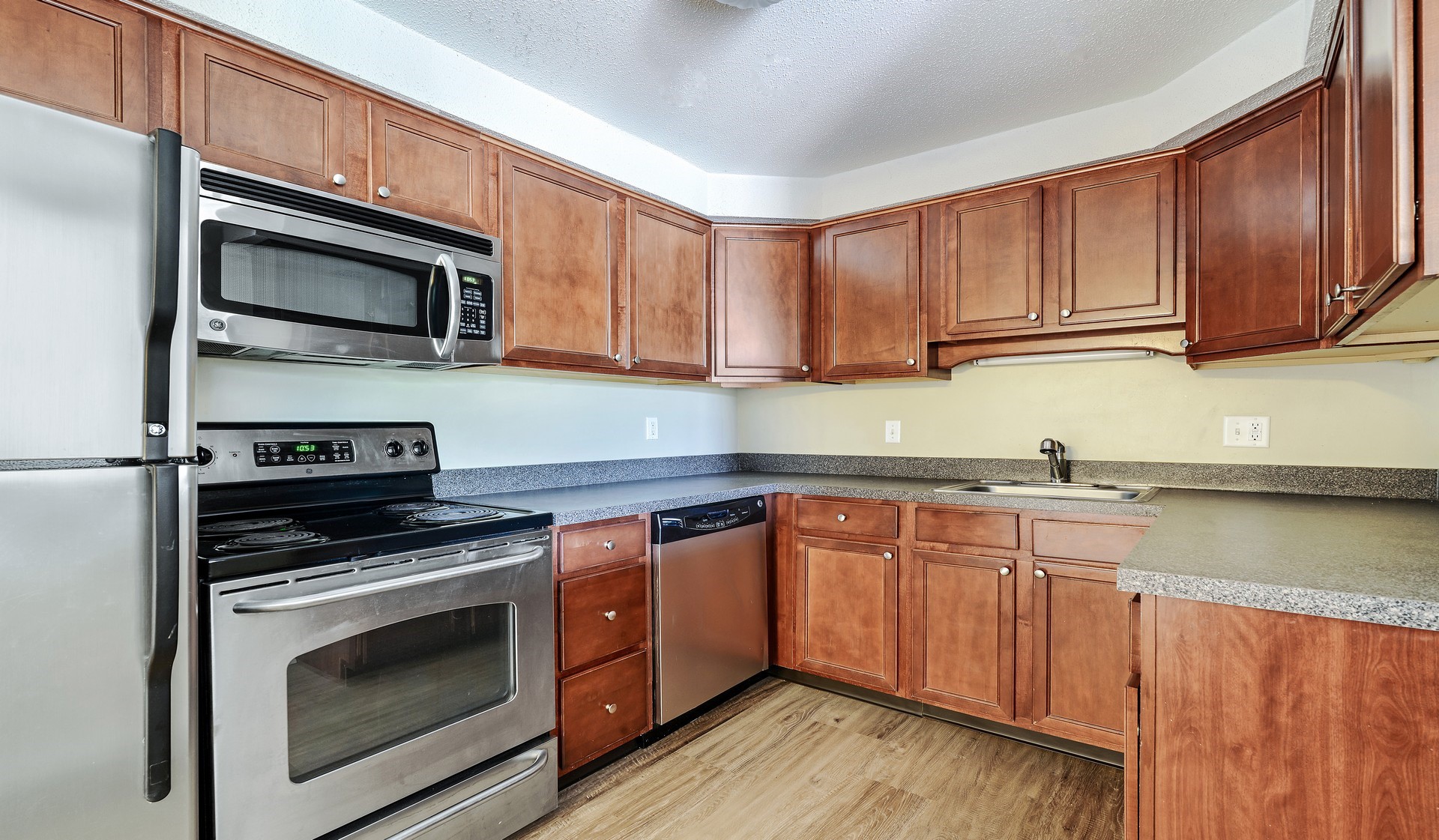 Royal Crest Warwick Apartment Homes, Warwick - (see pics & AVAIL)