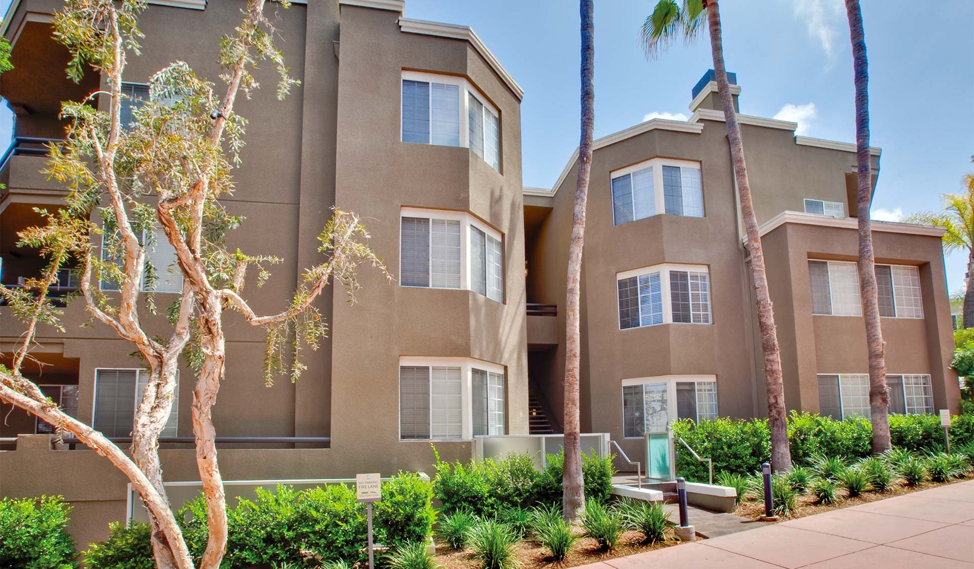 HillCreste Apartments, Los Angeles - (see pics & AVAIL)