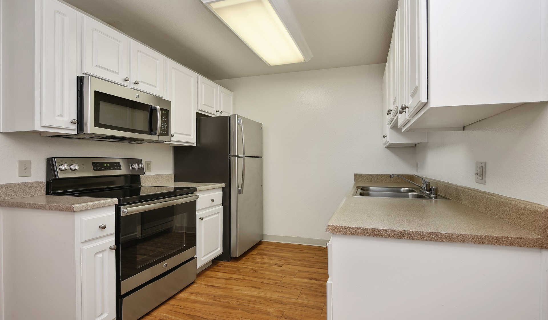 Mariners Cove Apartments, San Diego - (see pics & AVAIL)