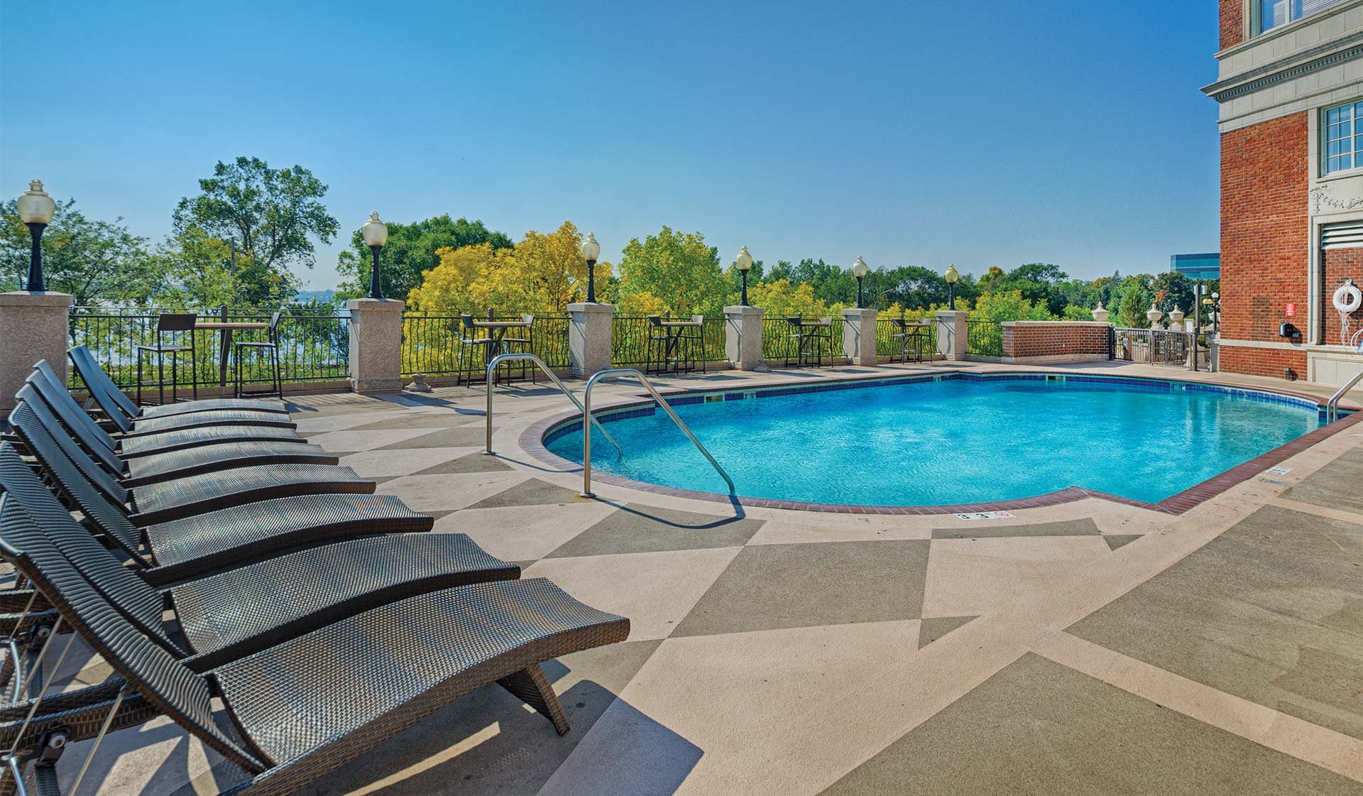 Calhoun Beach Club Apartments, Minneapolis - (see pics & AVAIL)