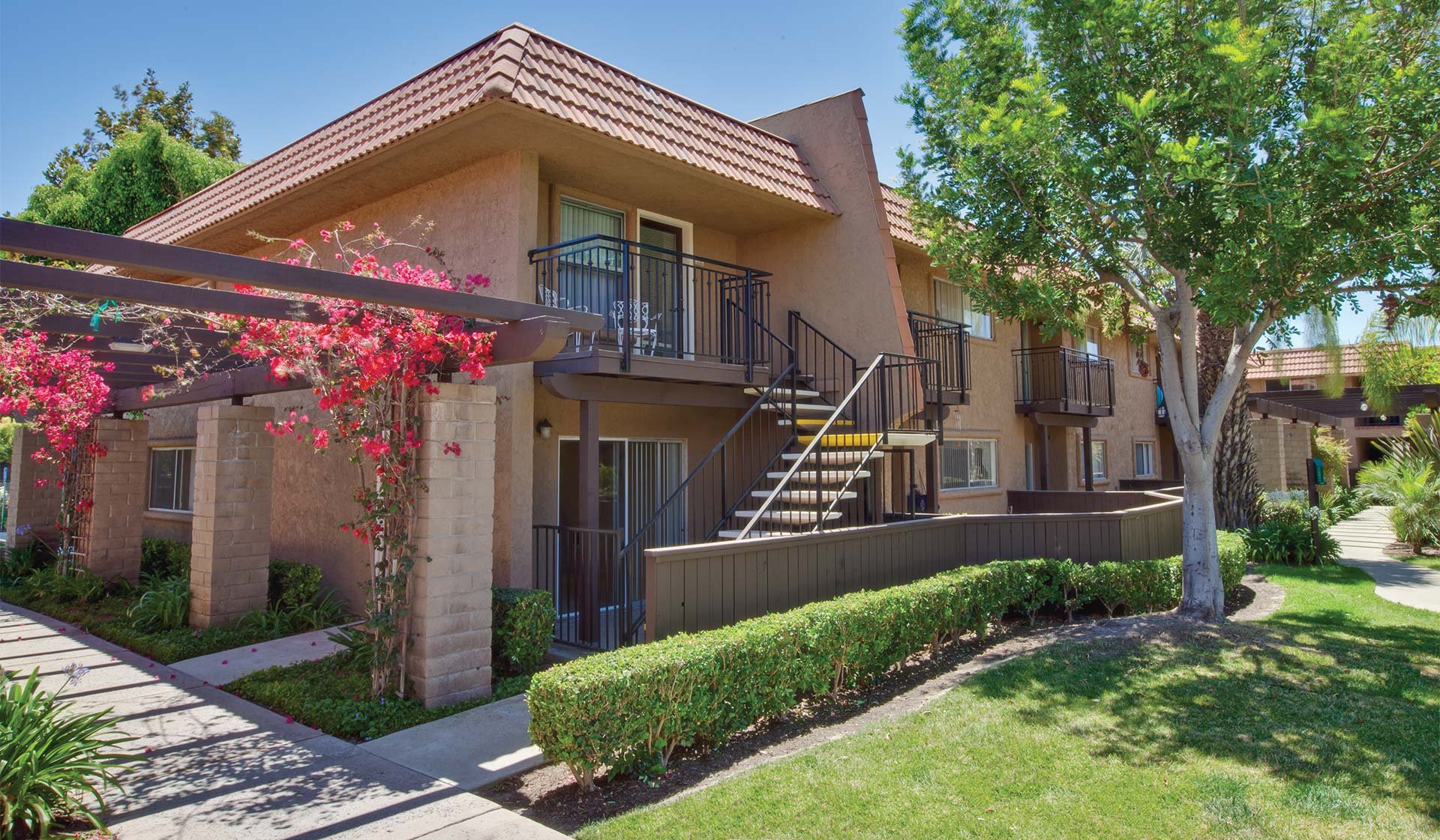 Rosewood Apartments, Camarillo - (see pics & AVAIL)