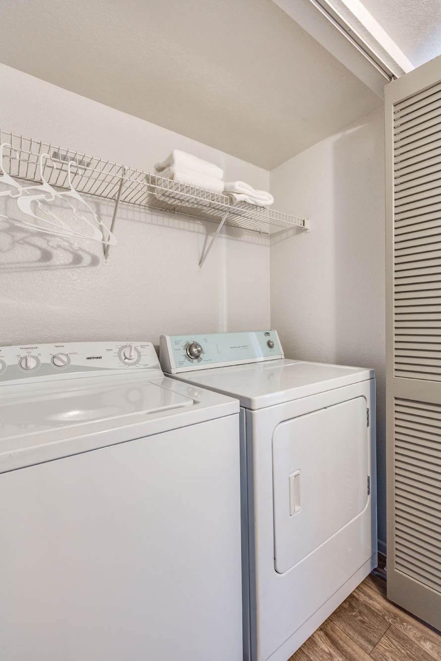 Stonegate Apartments, Las Vegas (see reviews, pics &amp; AVAIL)