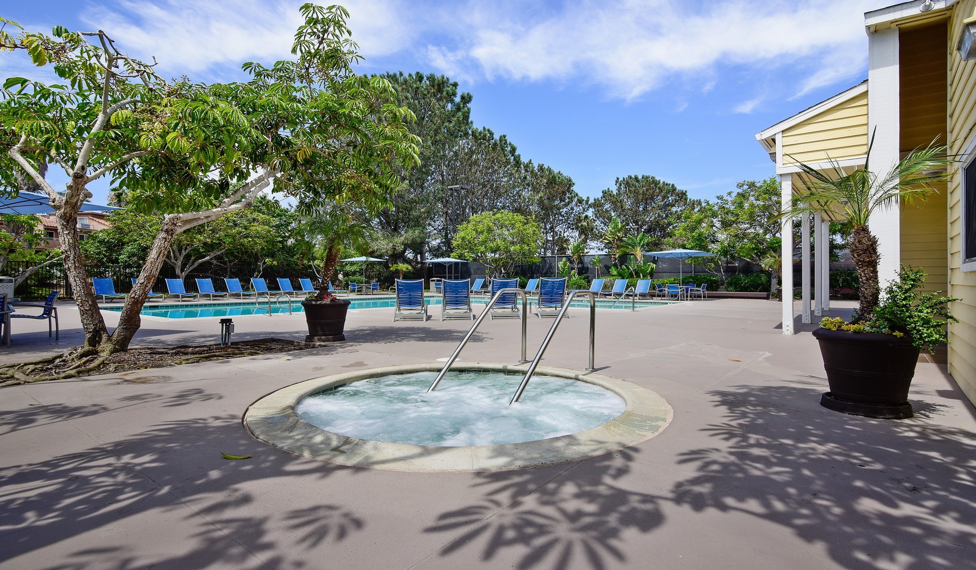 Mariners Cove Apartments, San Diego - (see pics & AVAIL)