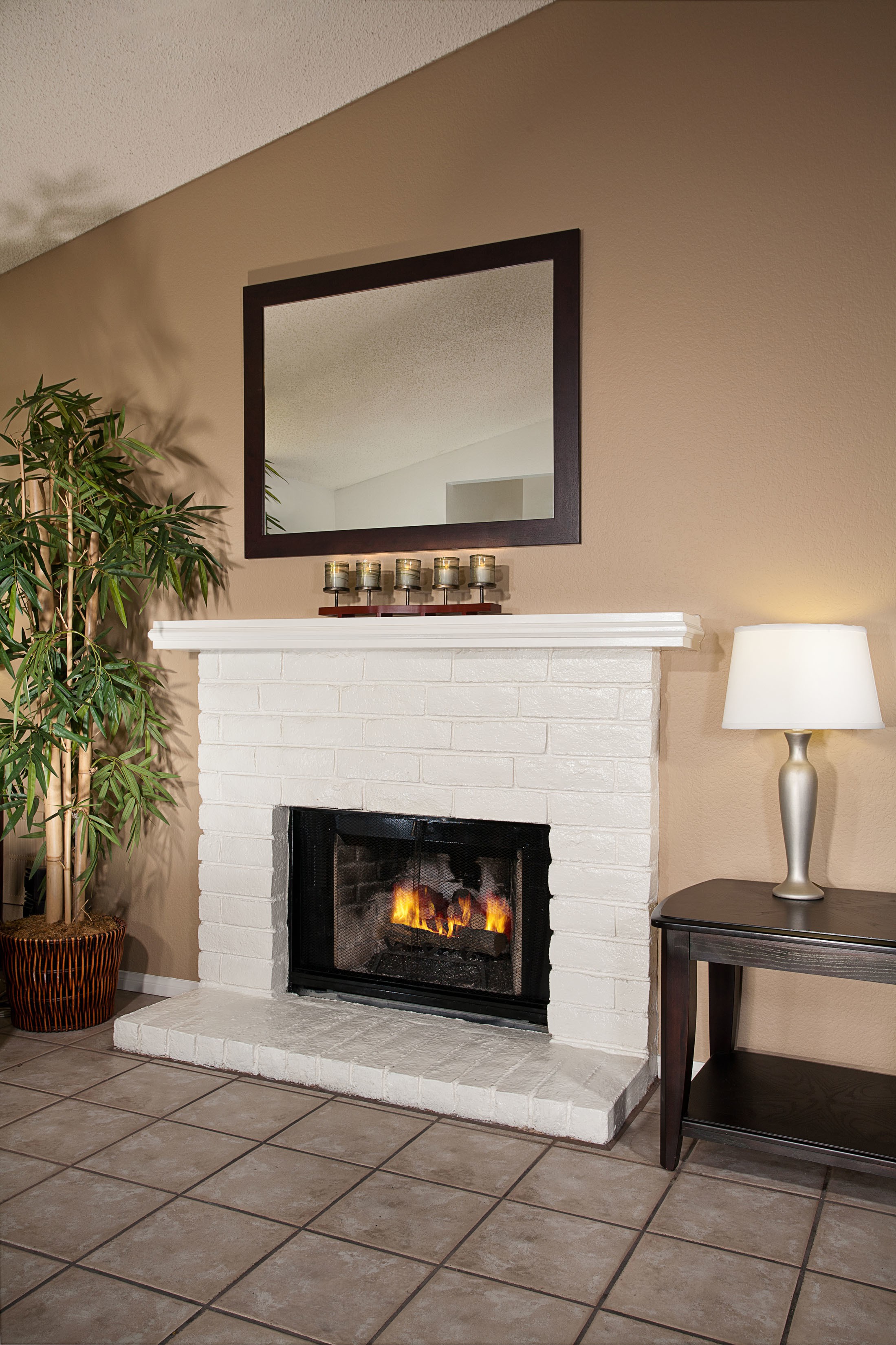 Linden Court, Rialto - (see pics & AVAIL)