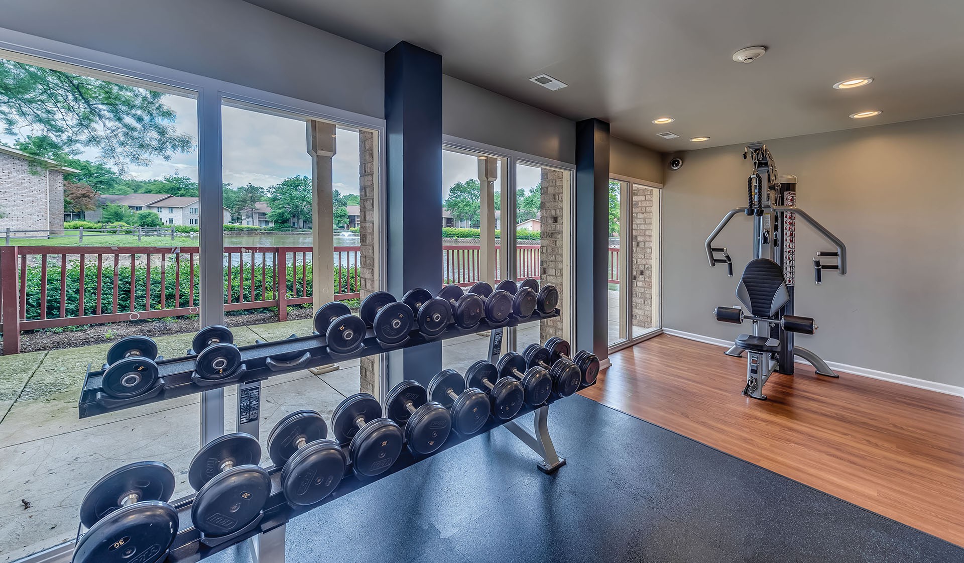 Lakeside Apartments, Lisle - (see pics & AVAIL)