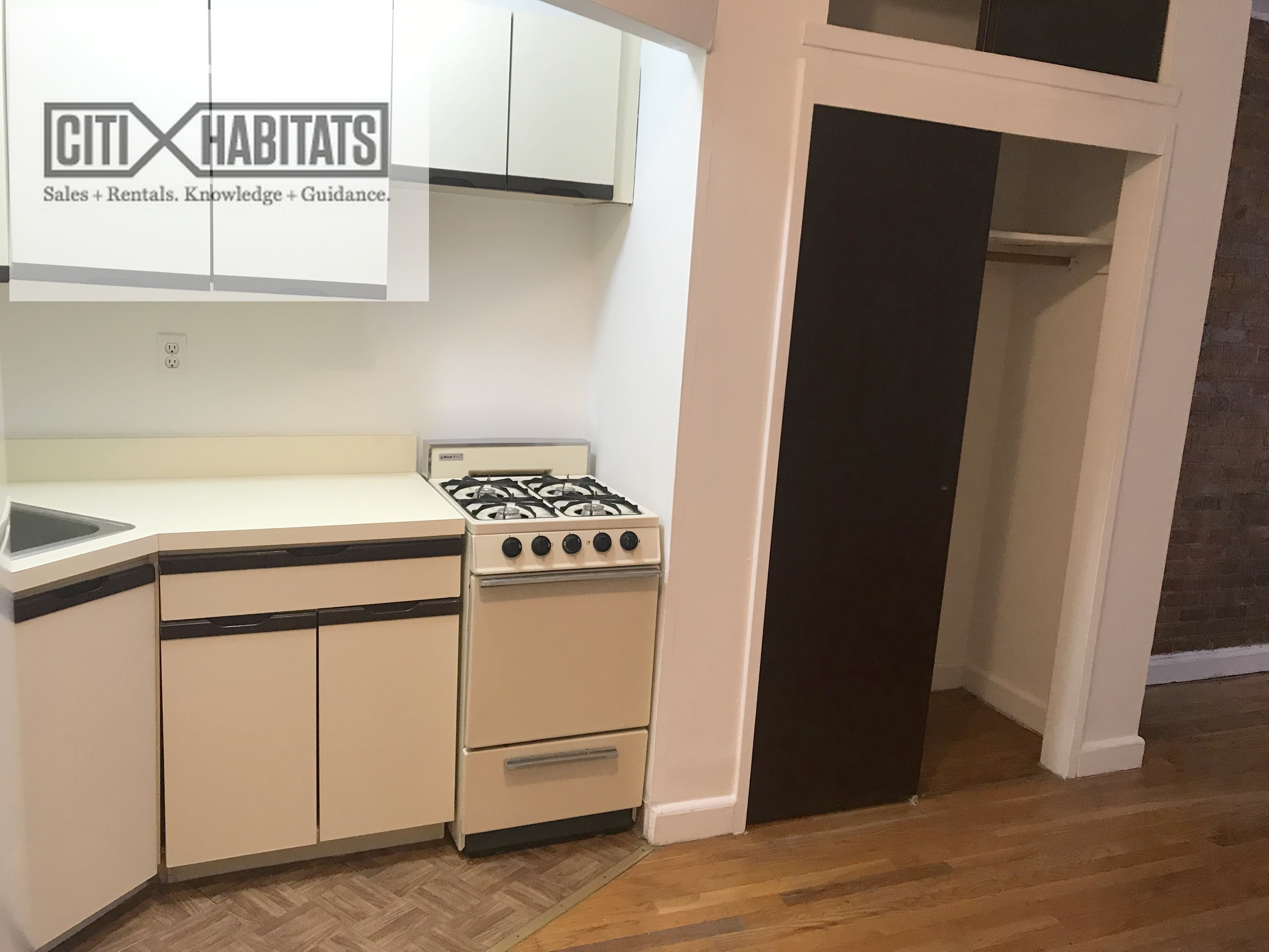 What's the cheapest rental available in Yorkville, right now?