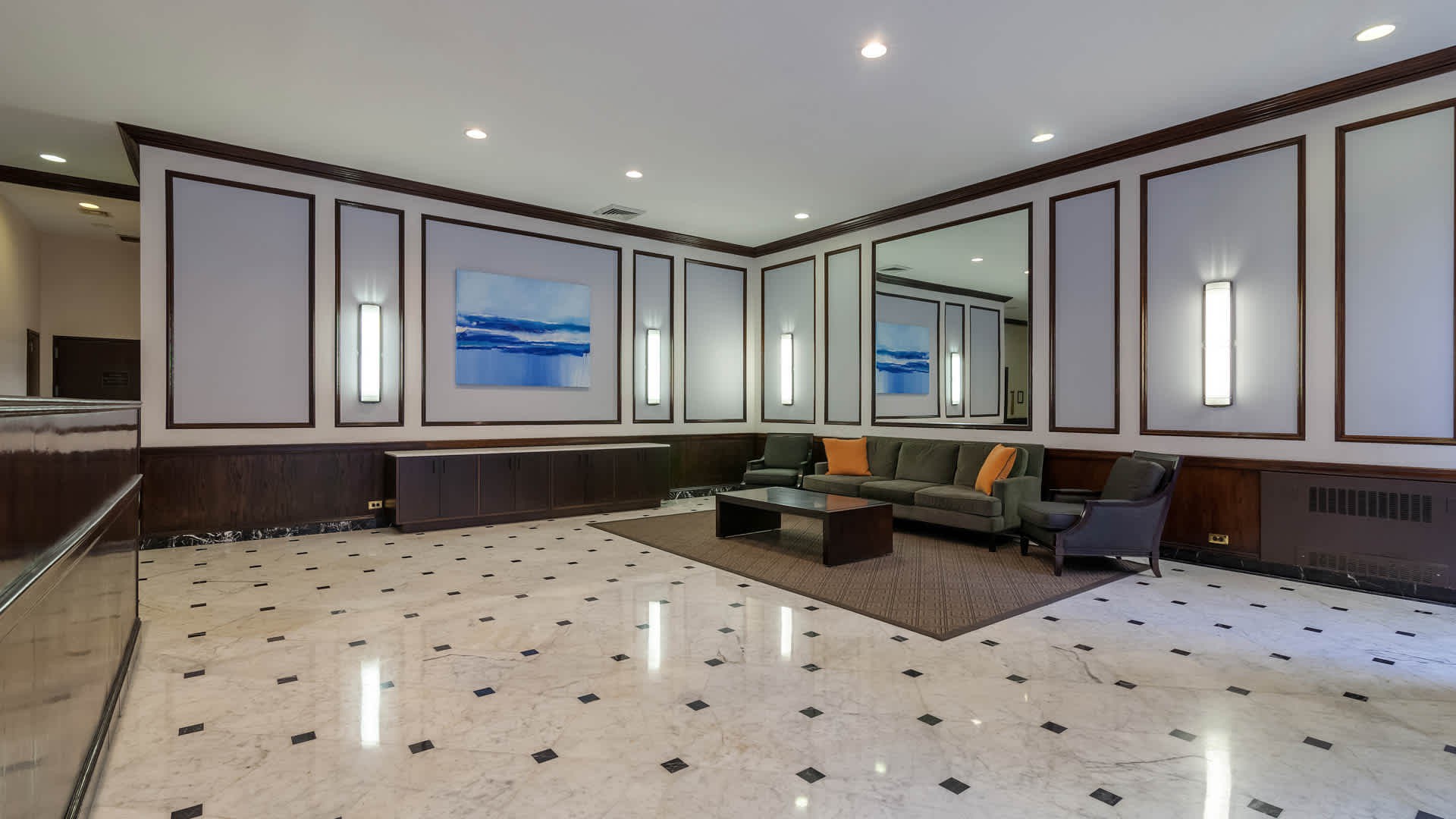 Parc East, New York (see pics &amp; AVAIL)