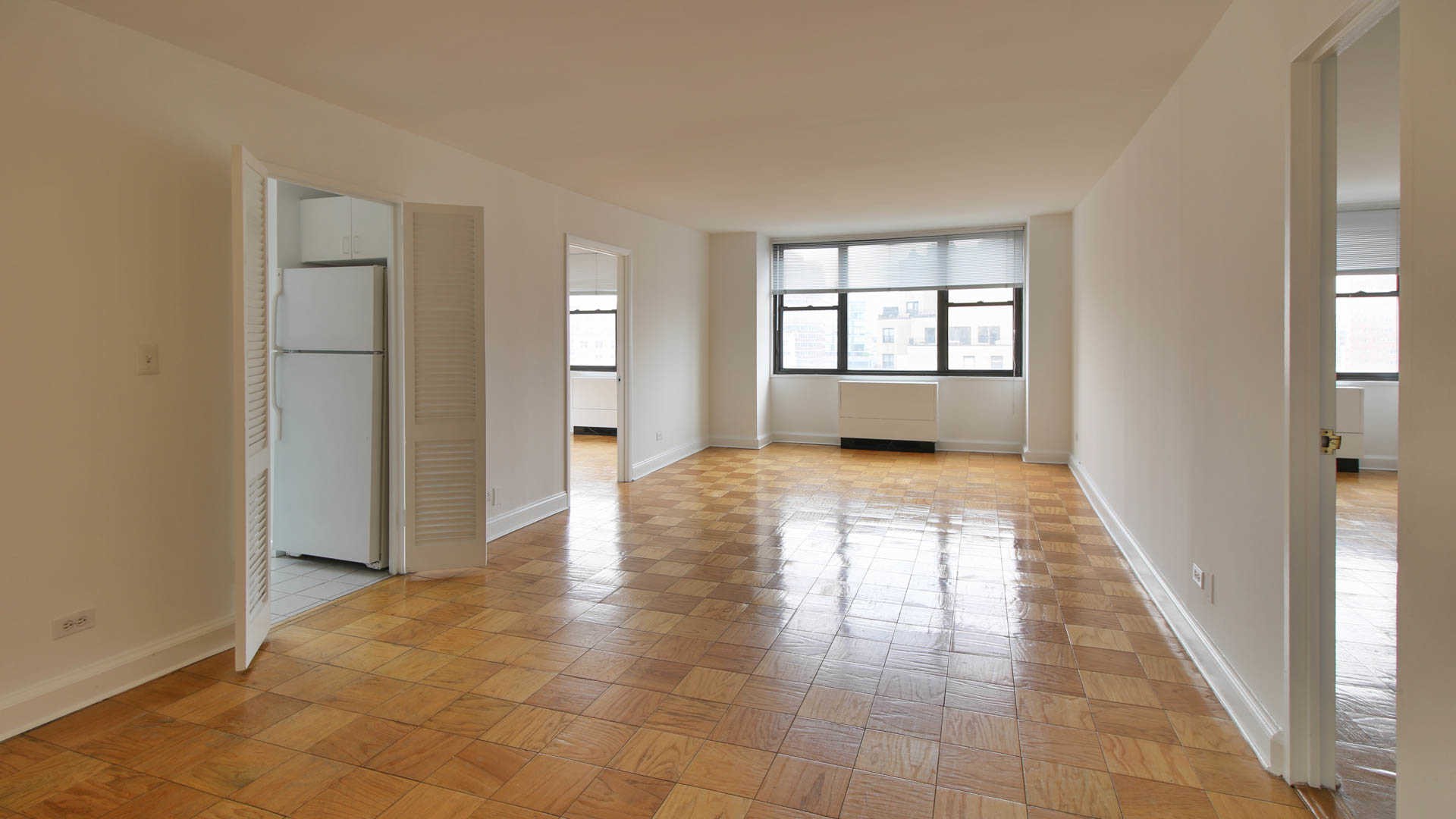 Parc East, New York (see pics &amp; AVAIL)