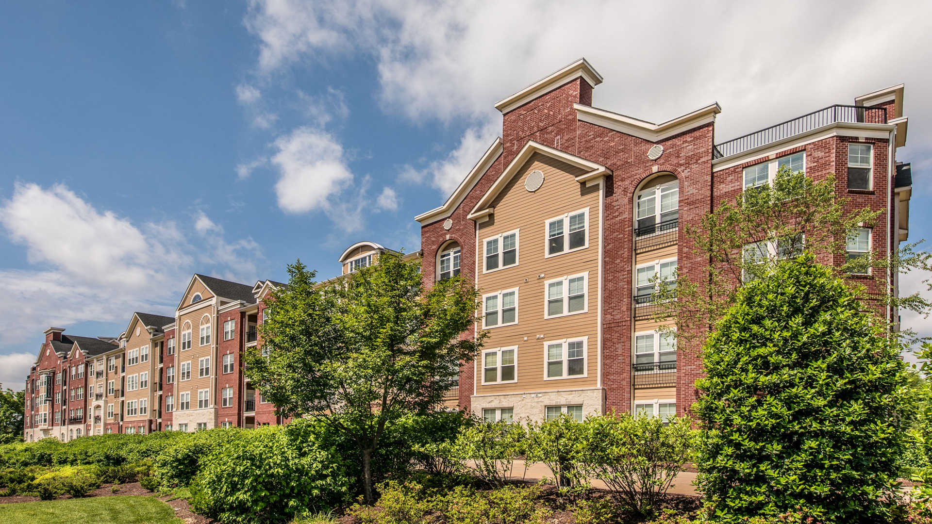 Westchester Rockville Station, Rockville - (see pics & AVAIL)