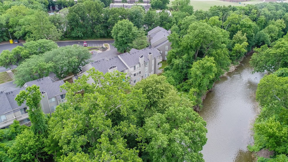 The Retreat at Woodlands, Kansas City - (see pics & AVAIL)