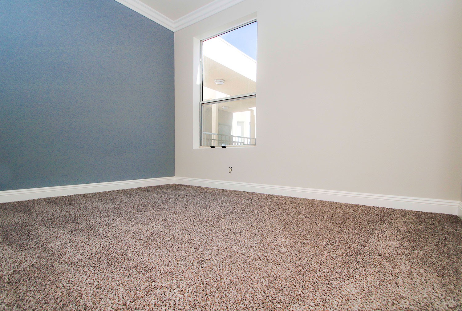 Palms Court, Los Angeles - (see pics & AVAIL)