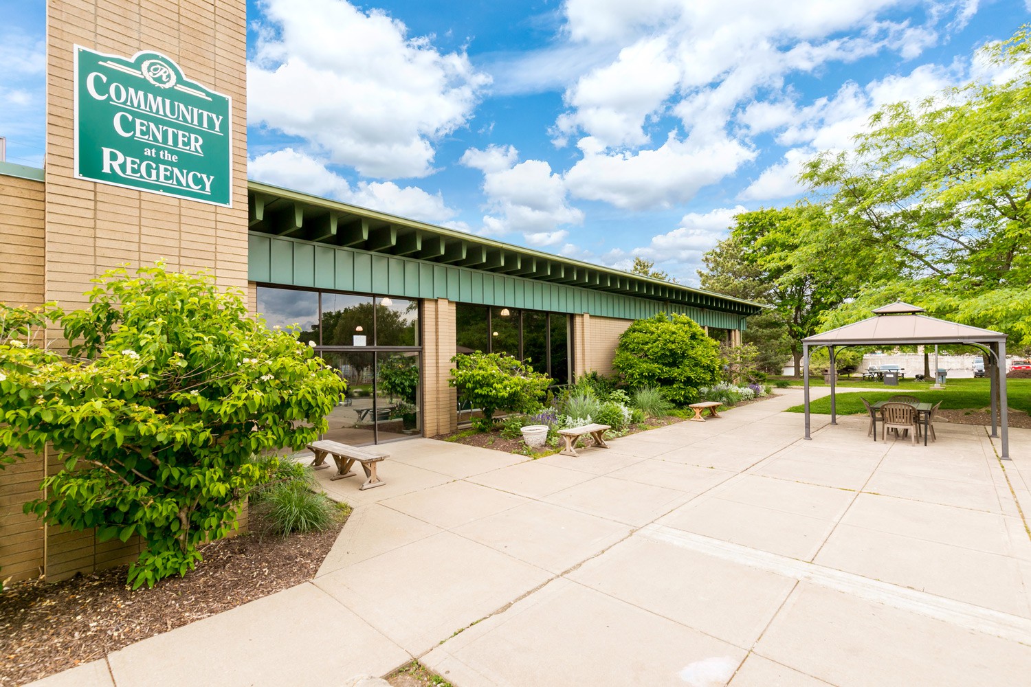 The Regency Luxury Apartments, Parma - (see pics & AVAIL)