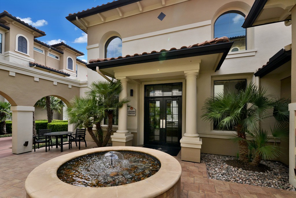 Mission at La Villita, Irving - (see pics & AVAIL)