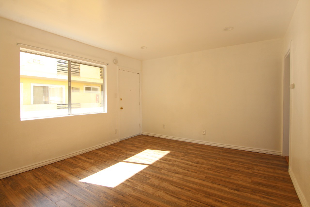 Check out today's cheapest rentals in Hollywood Hills, Los Angeles