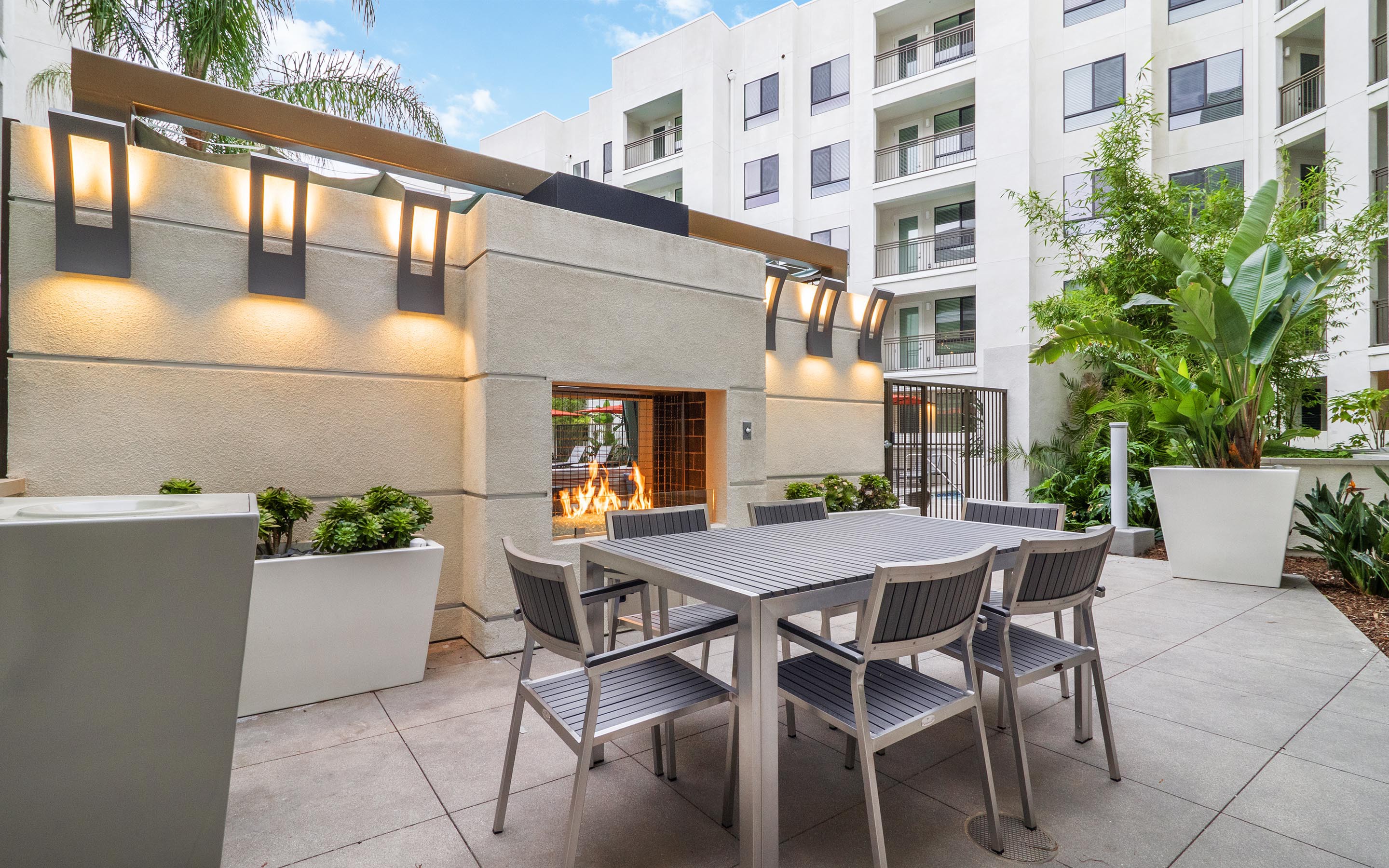 Moda at Monrovia Station, Monrovia (see pics & AVAIL)