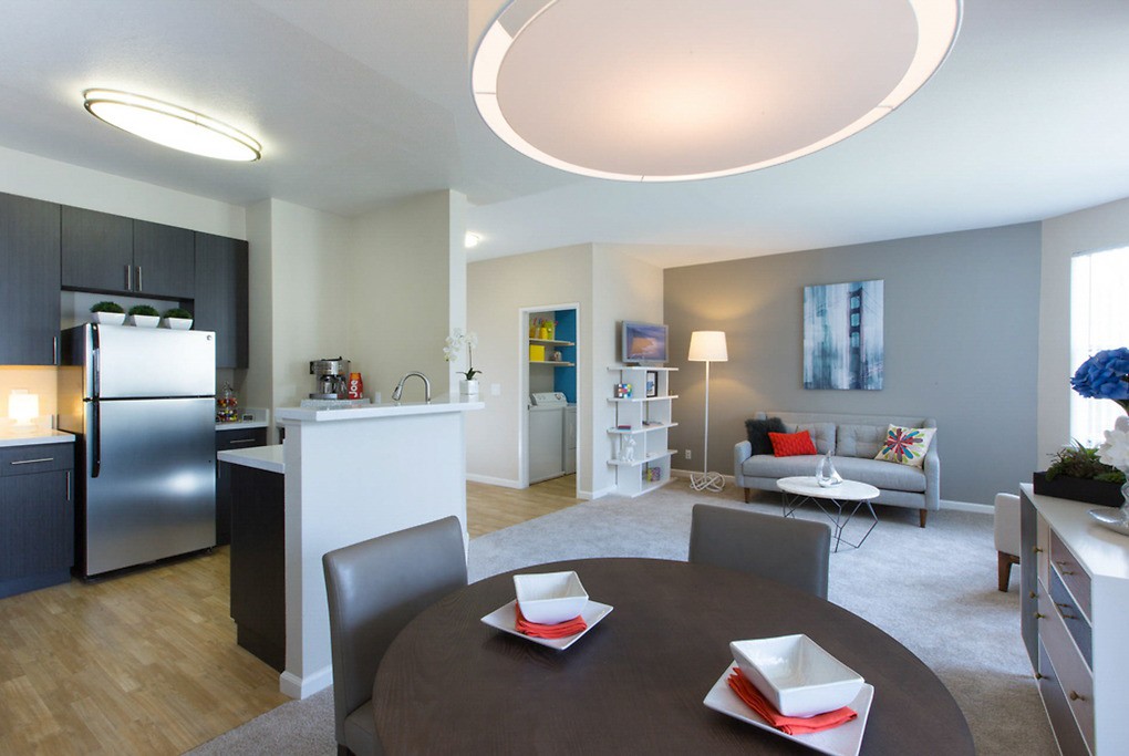 Willow Lake, San Jose - (see pics & AVAIL)