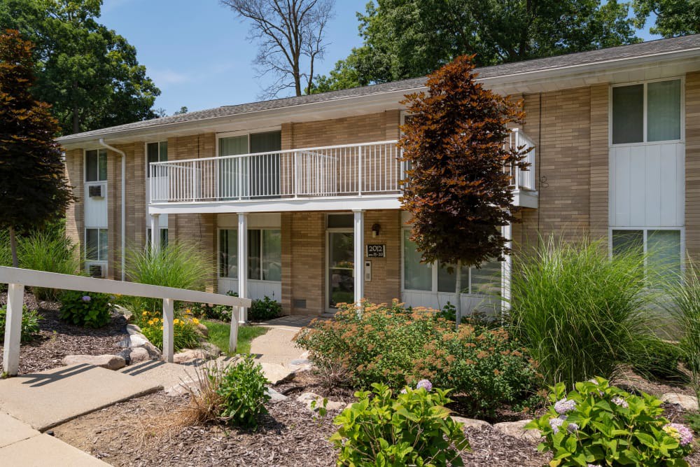 ann arbor woods, ann arbor - see pics & avail