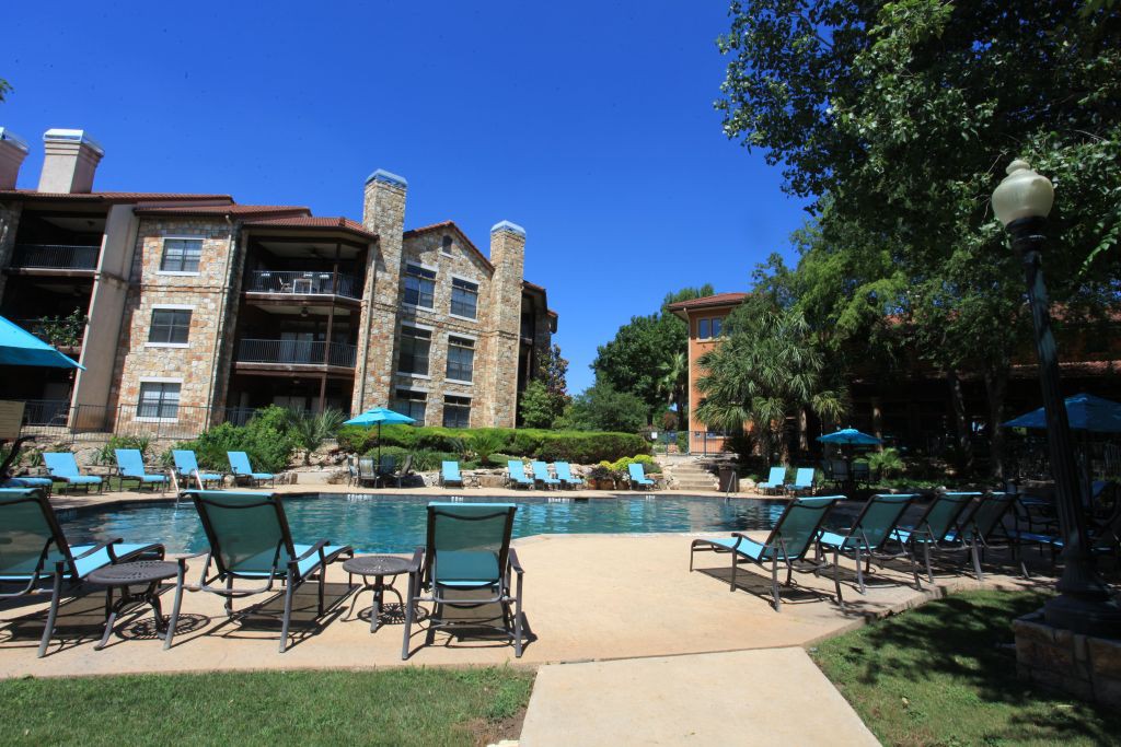 Waters Edge Apartment Homes, (see pics & AVAIL)