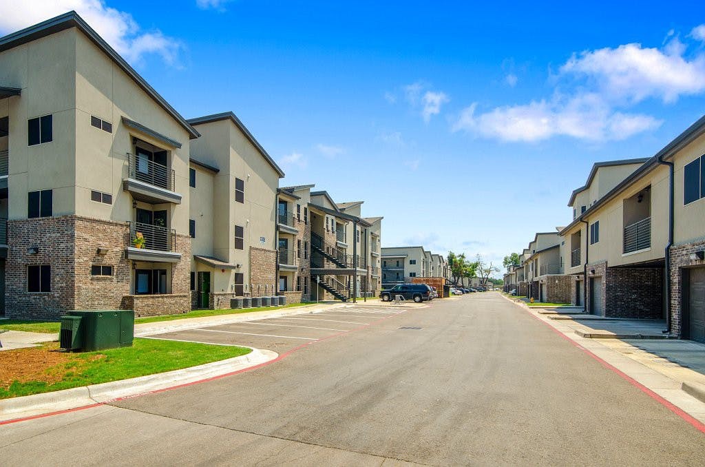 Tinsley Place, Waco - (see pics & AVAIL)