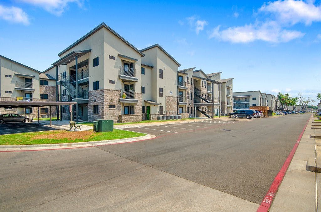 Tinsley Place, Waco - (see pics & AVAIL)