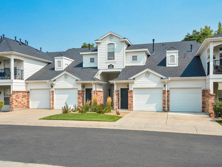 Windsor Apartments, Lakewood - (see pics & AVAIL)