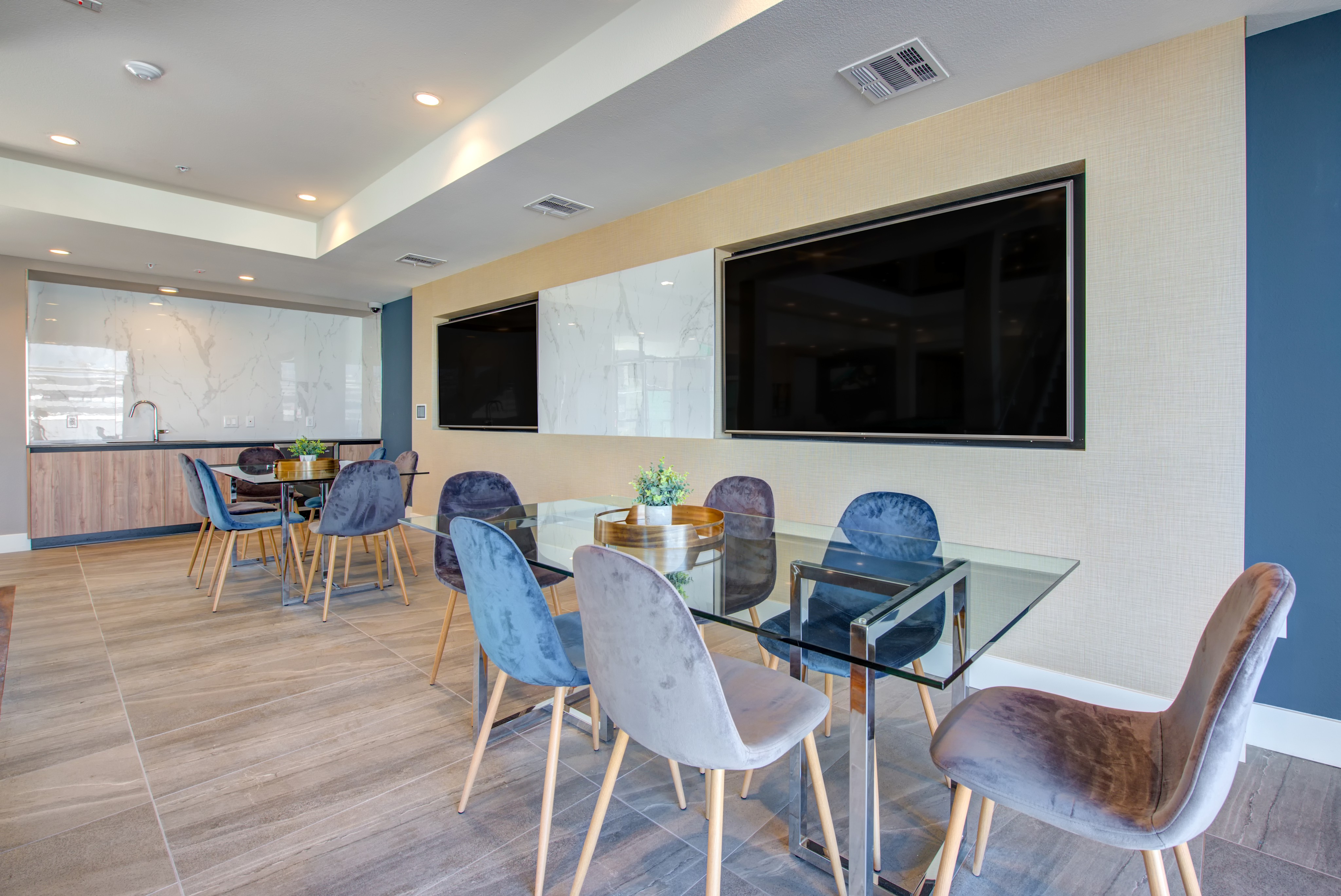 Vestalia, Glendale - (see pics & AVAIL)