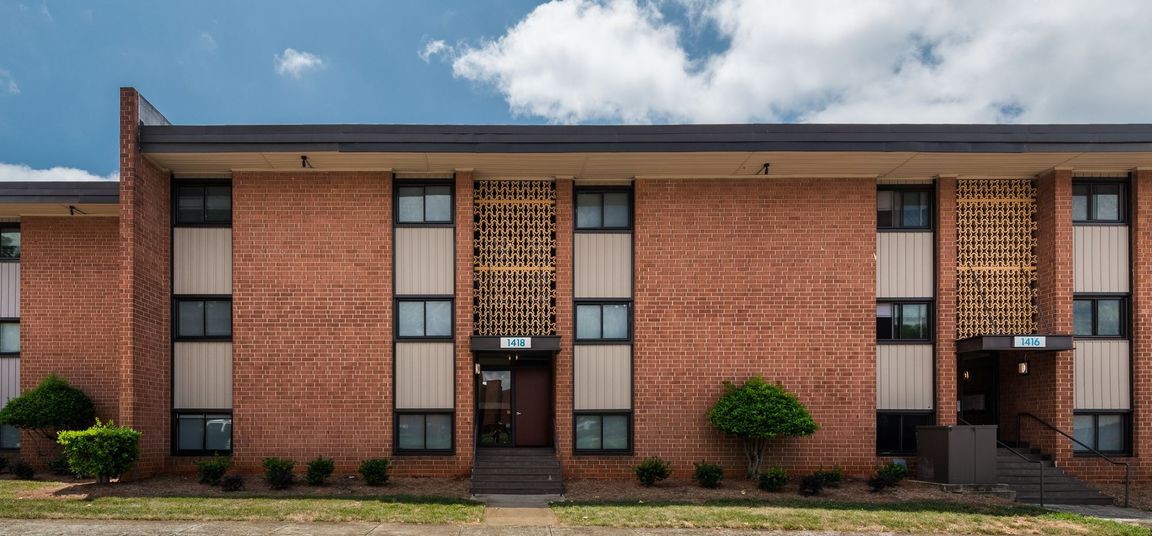 Aurora Apartment Homes, Charlotte (see pics & AVAIL)