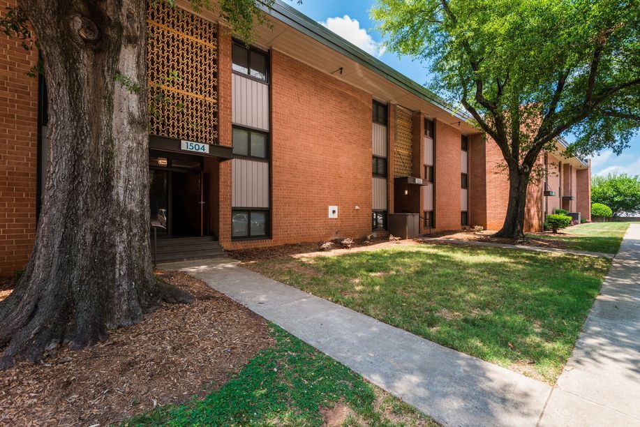 Aurora Apartment Homes, Charlotte (see pics &amp; AVAIL)