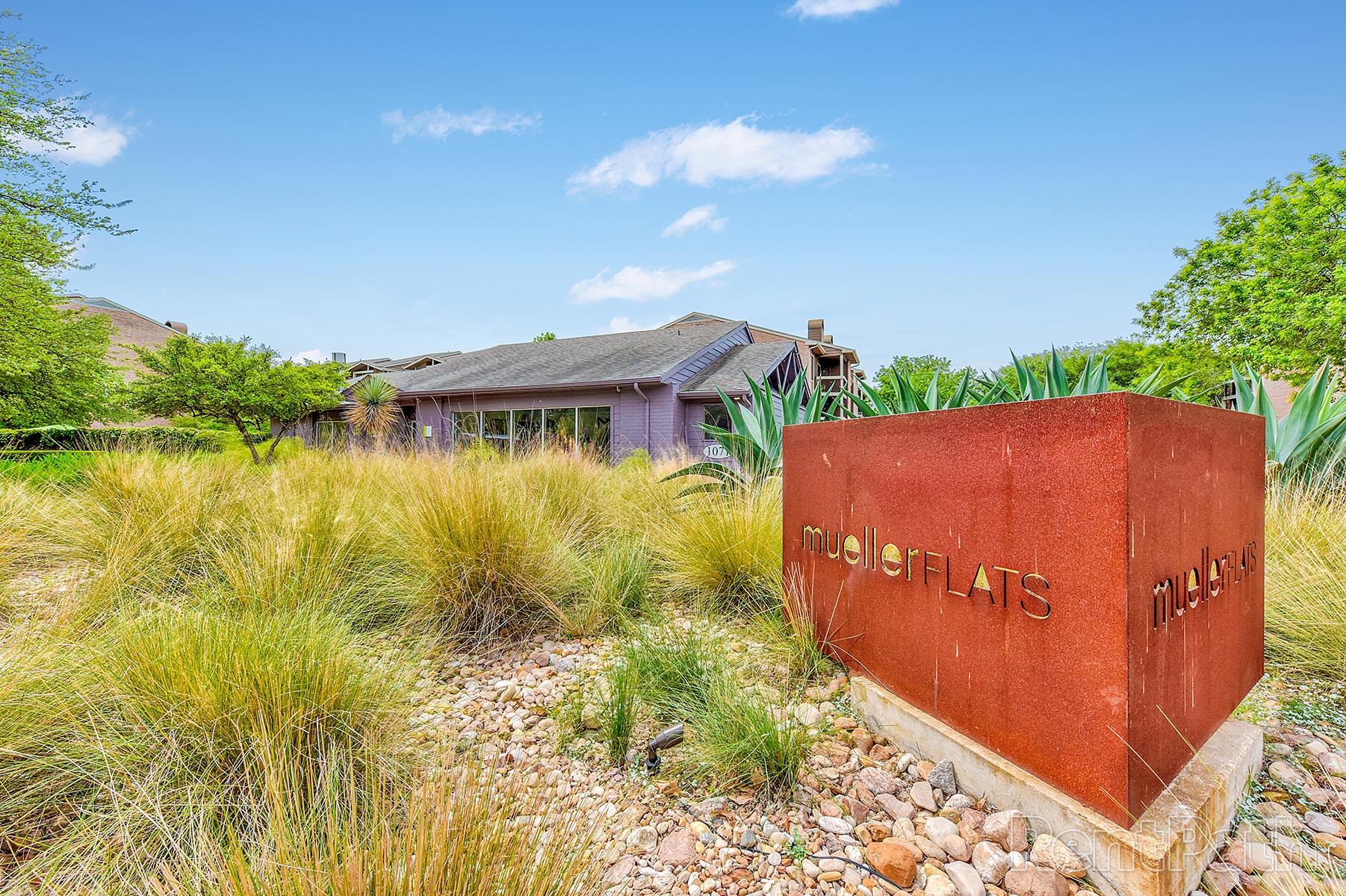 Mueller Flats, Austin (see pics & AVAIL)