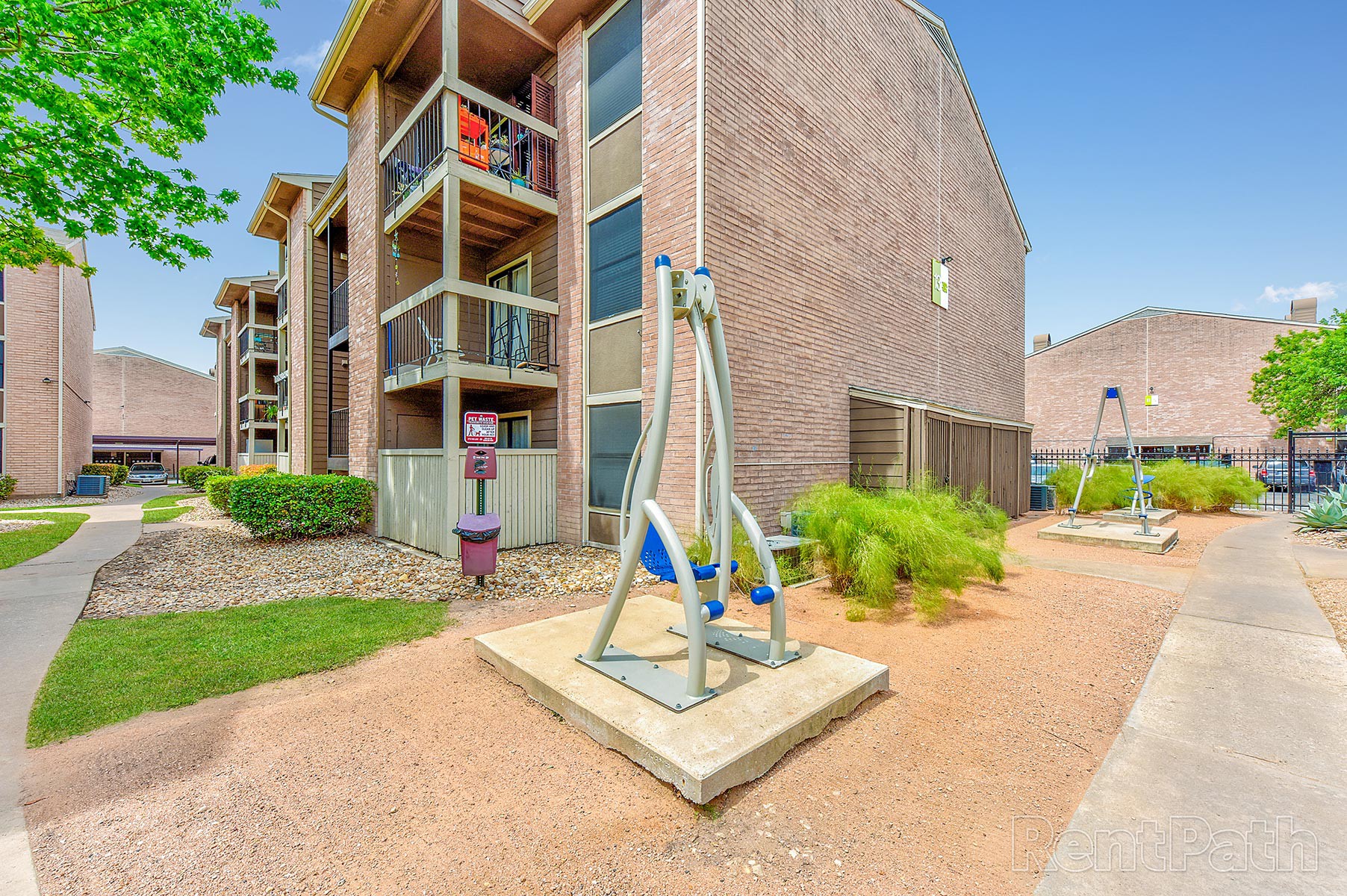 Mueller Flats, Austin (see pics & AVAIL)