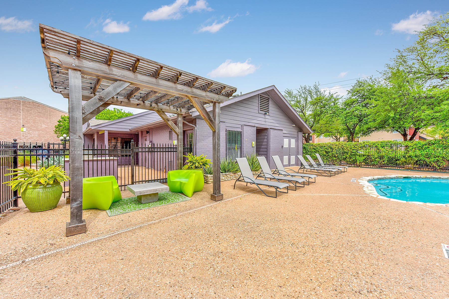 Mueller Flats, Austin (see pics & AVAIL)