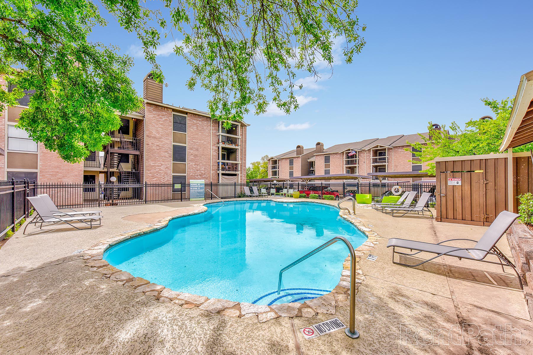 Mueller Flats, Austin (see pics & AVAIL)