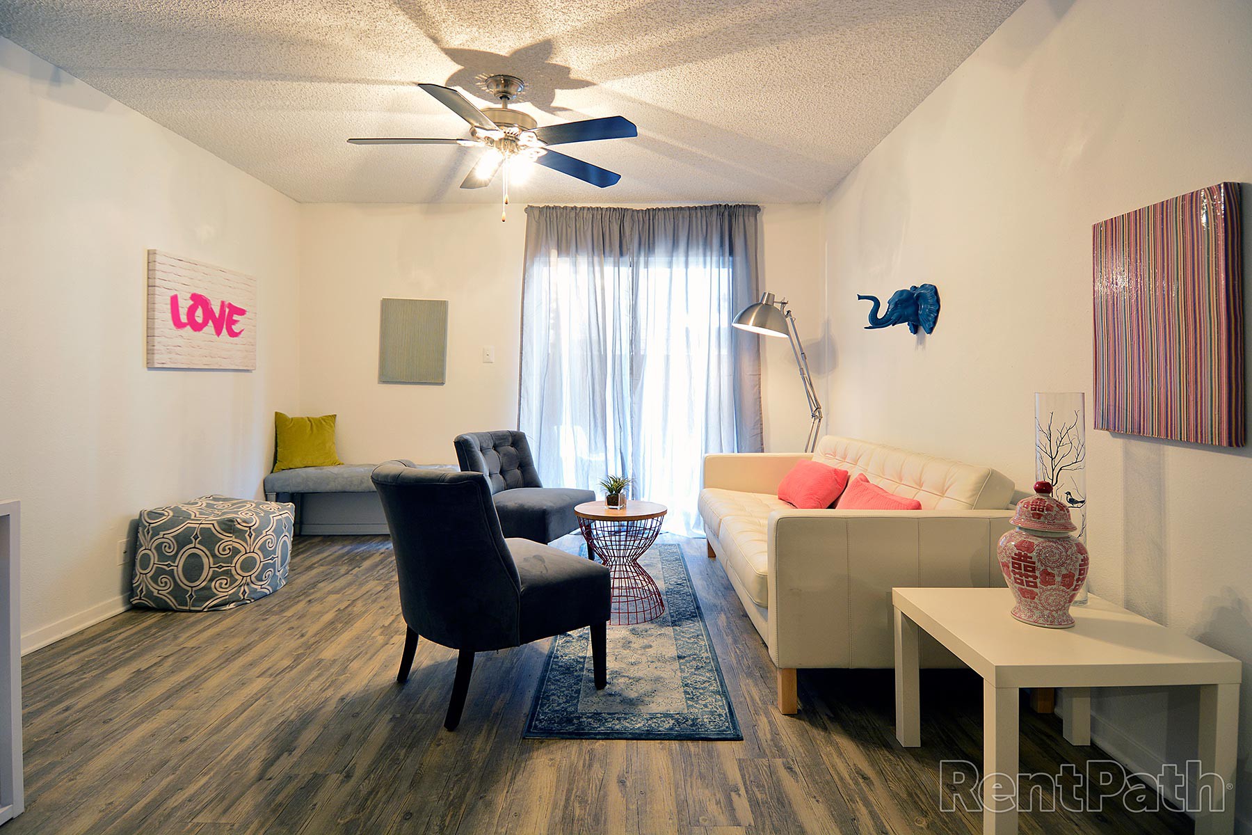 Mueller Flats, Austin (see pics & AVAIL)