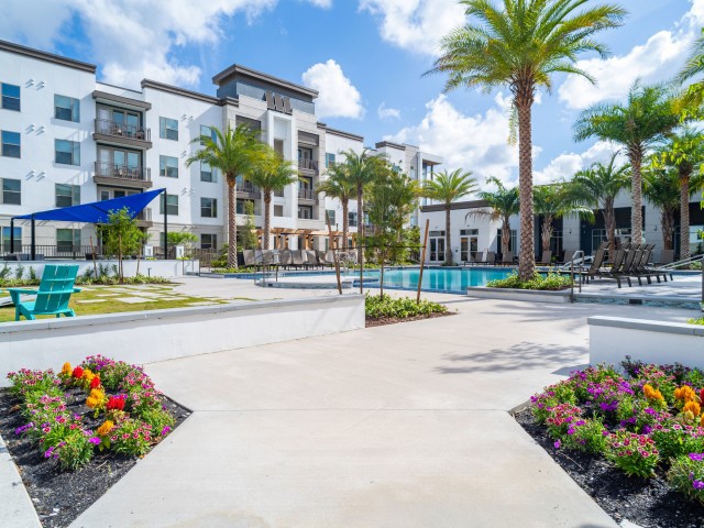 SUR at Southside Quarter, Jacksonville - (see pics & AVAIL)