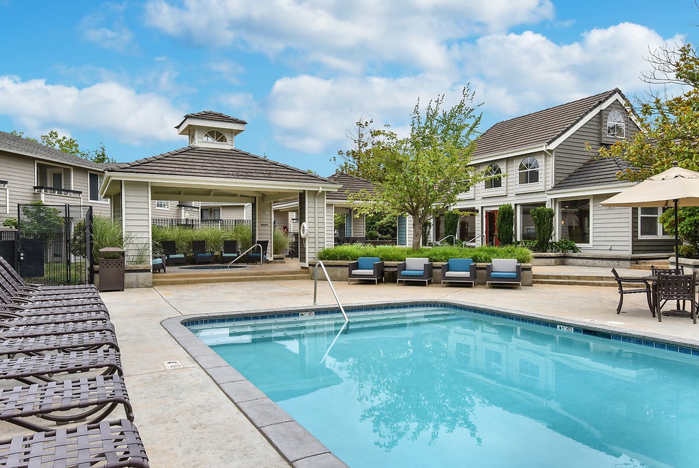 Vesta, Redmond - (see pics & AVAIL)