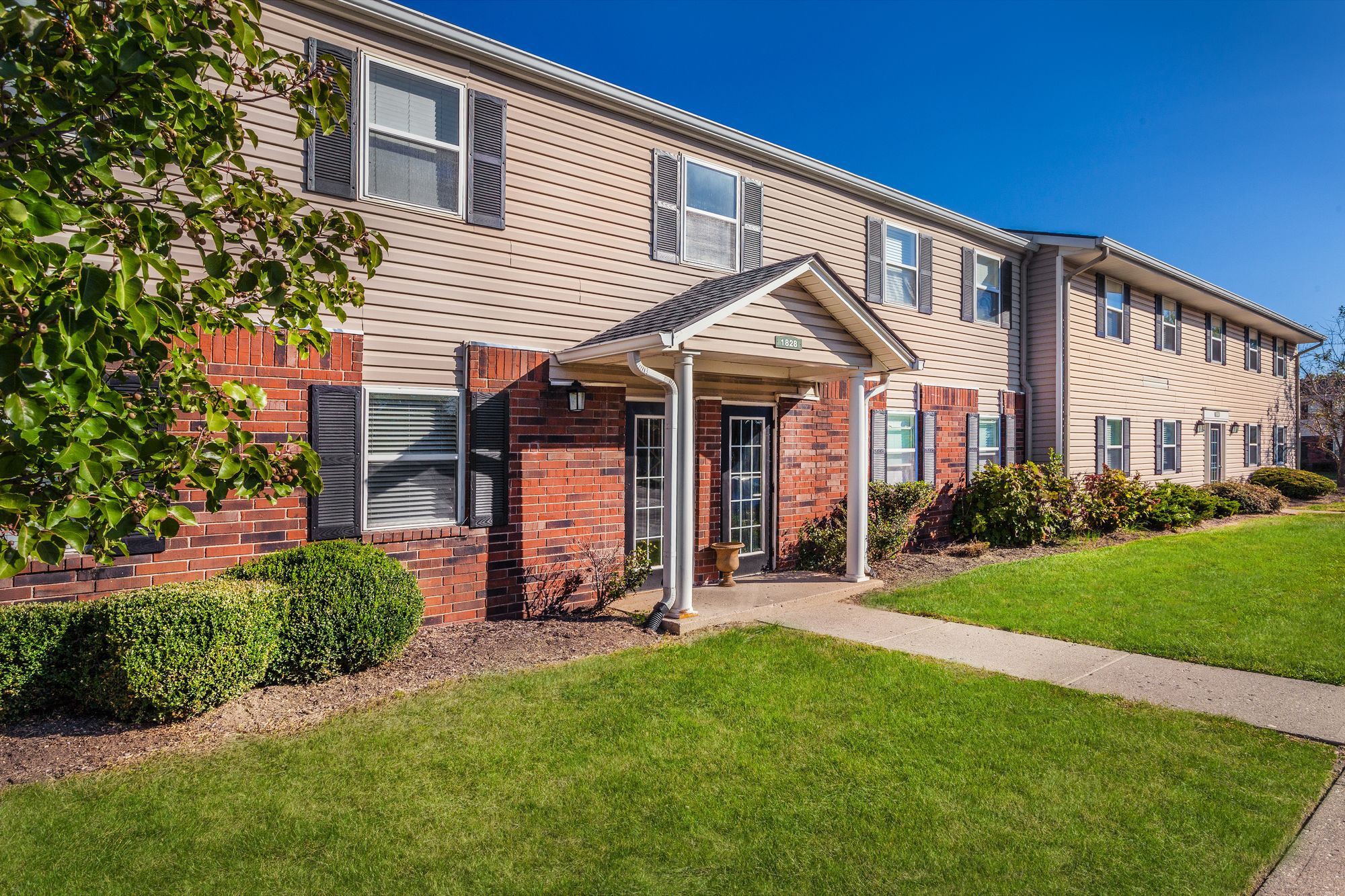 Reflections, Indianapolis - (see pics & AVAIL)