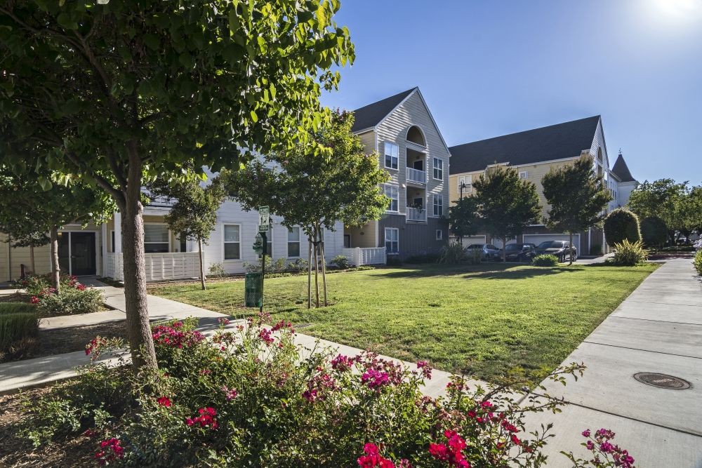 Vineyards Apartments, Gilroy - (see pics & AVAIL)