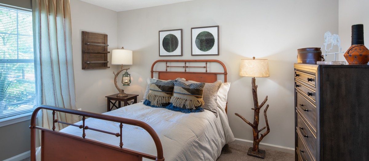 Colonial Grand at Berkeley Lake, Duluth - (see pics & AVAIL)