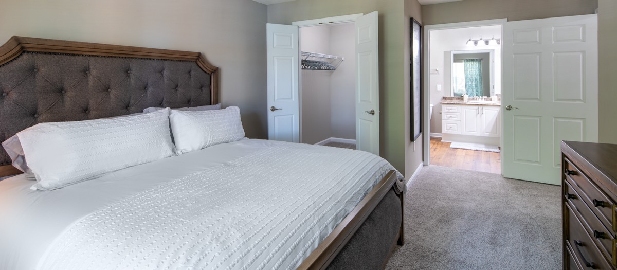 Colonial Grand at Berkeley Lake, Duluth - (see pics & AVAIL)