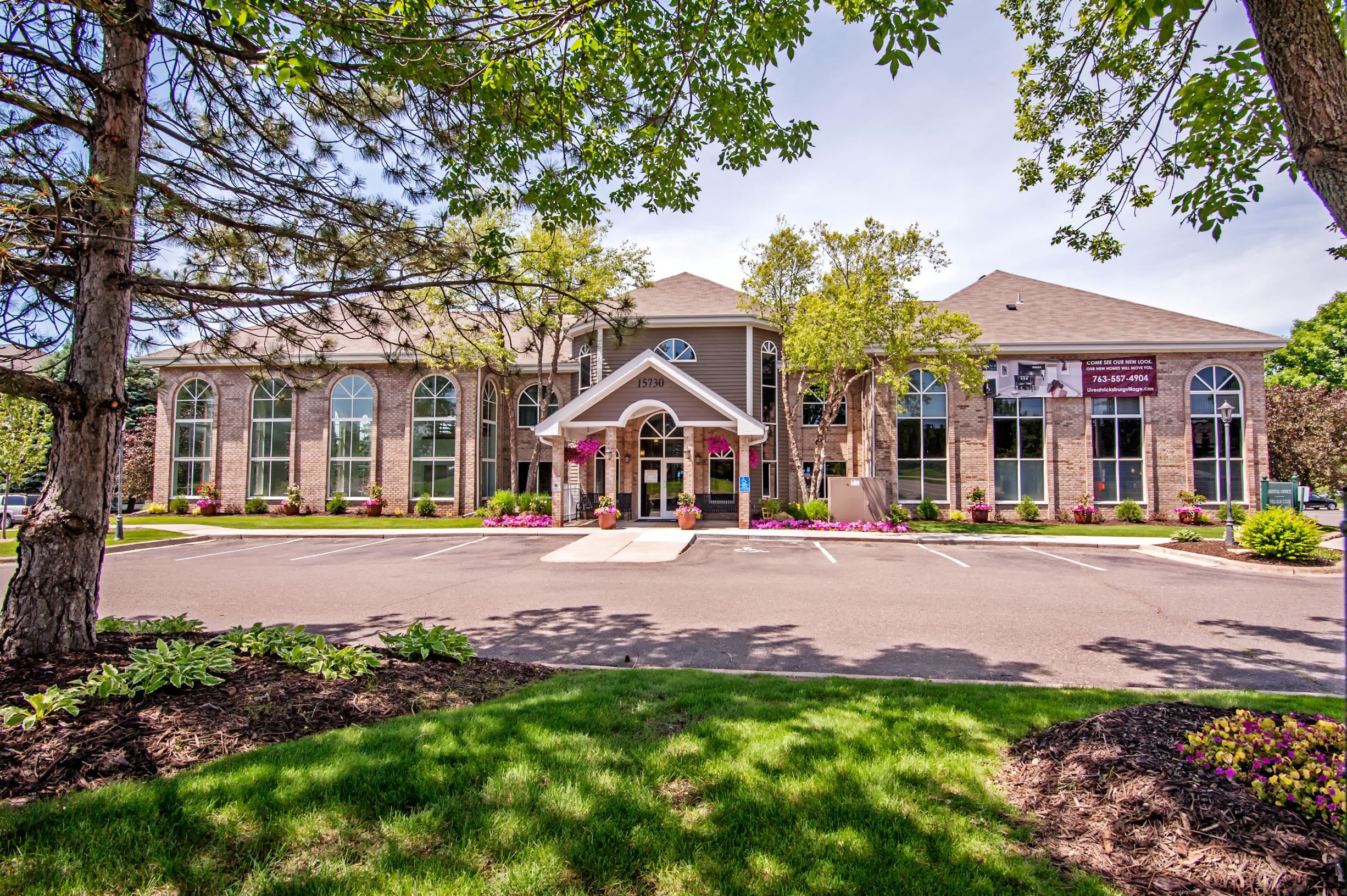 Vicksburg Village Apartments, Plymouth - (see pics & AVAIL)