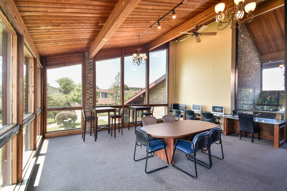 Harbor Pointe Apartments, Milwaukee - (see pics & AVAIL)