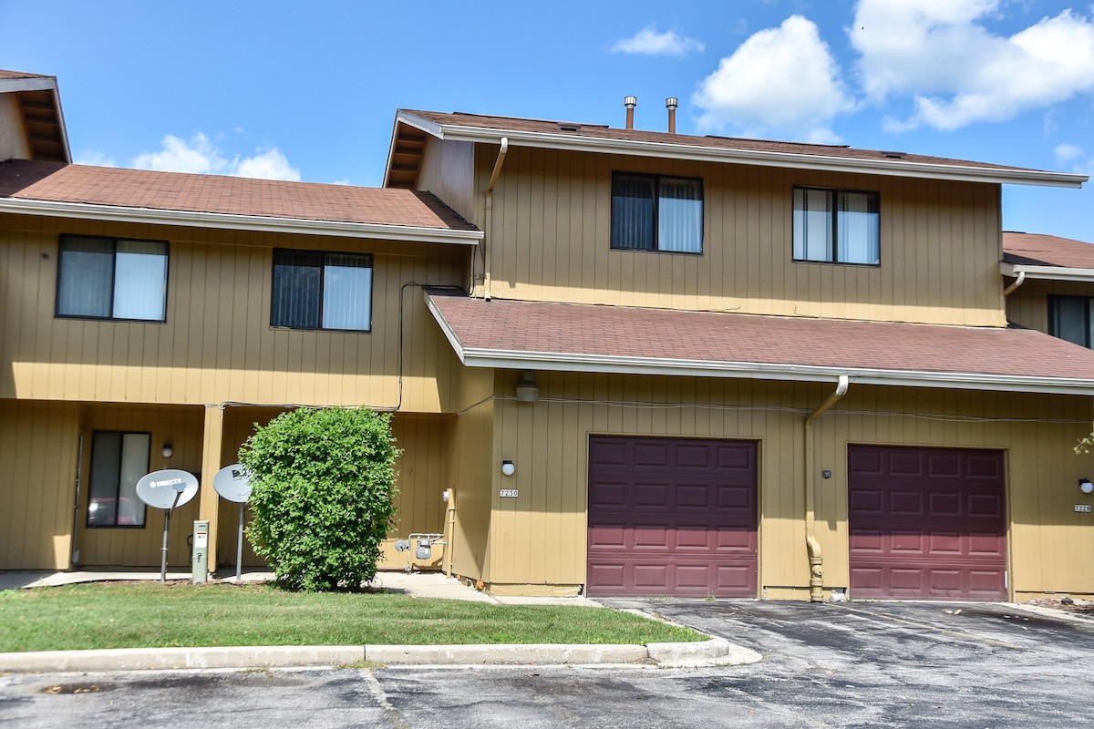 Harbor Pointe Apartments, Milwaukee - (see pics & AVAIL)